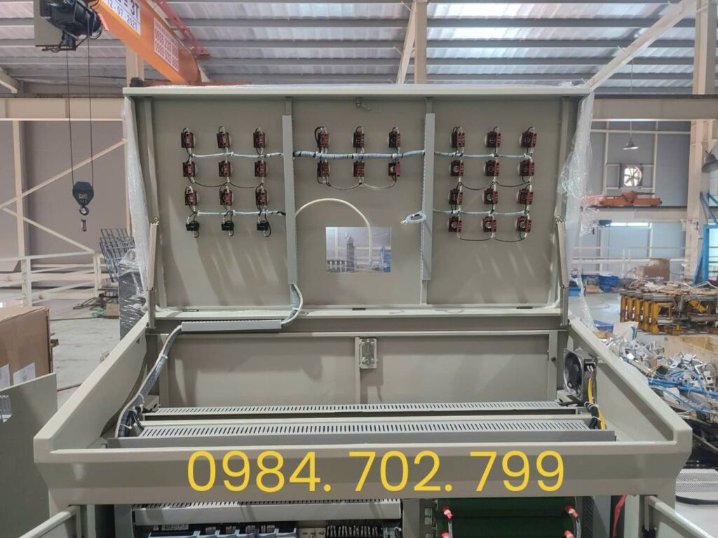 Bàn điều khiển máy cắt CNC kt 1350x1500x500mm